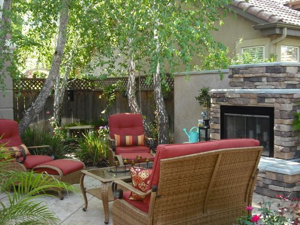 Outdoor Frontyard Fireplace, Frontyard patio with fireplace, ponywall