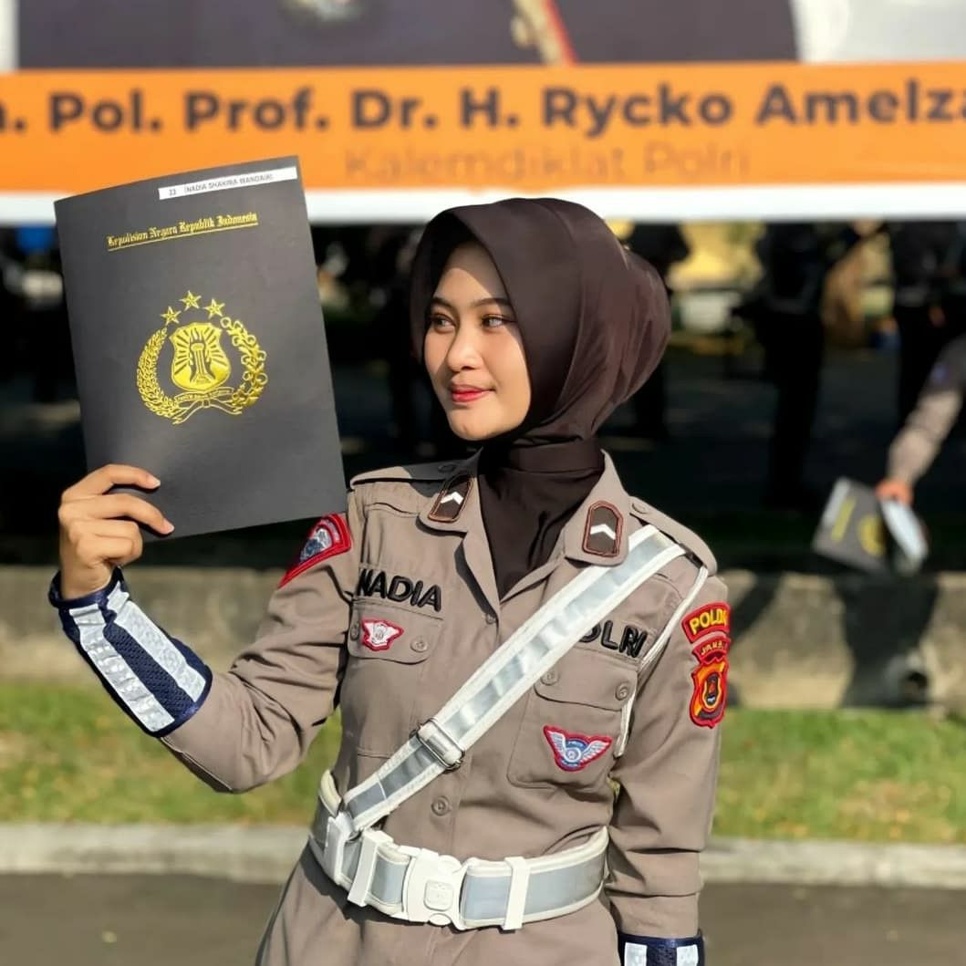 Polwan Cantik Berhijab Latihan Wanita Seragam Pria Penyimpanan Foto
