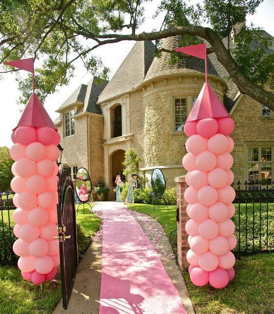 Princess balloon columns Princess Birthday Party Decorations, Disney Princess Birthday Party, Princess Theme Party, Cinderella Party, Baby Shower Princess, Tea Party Birthday, 4th Birthday Parties, Party Themes, 3rd Birthday