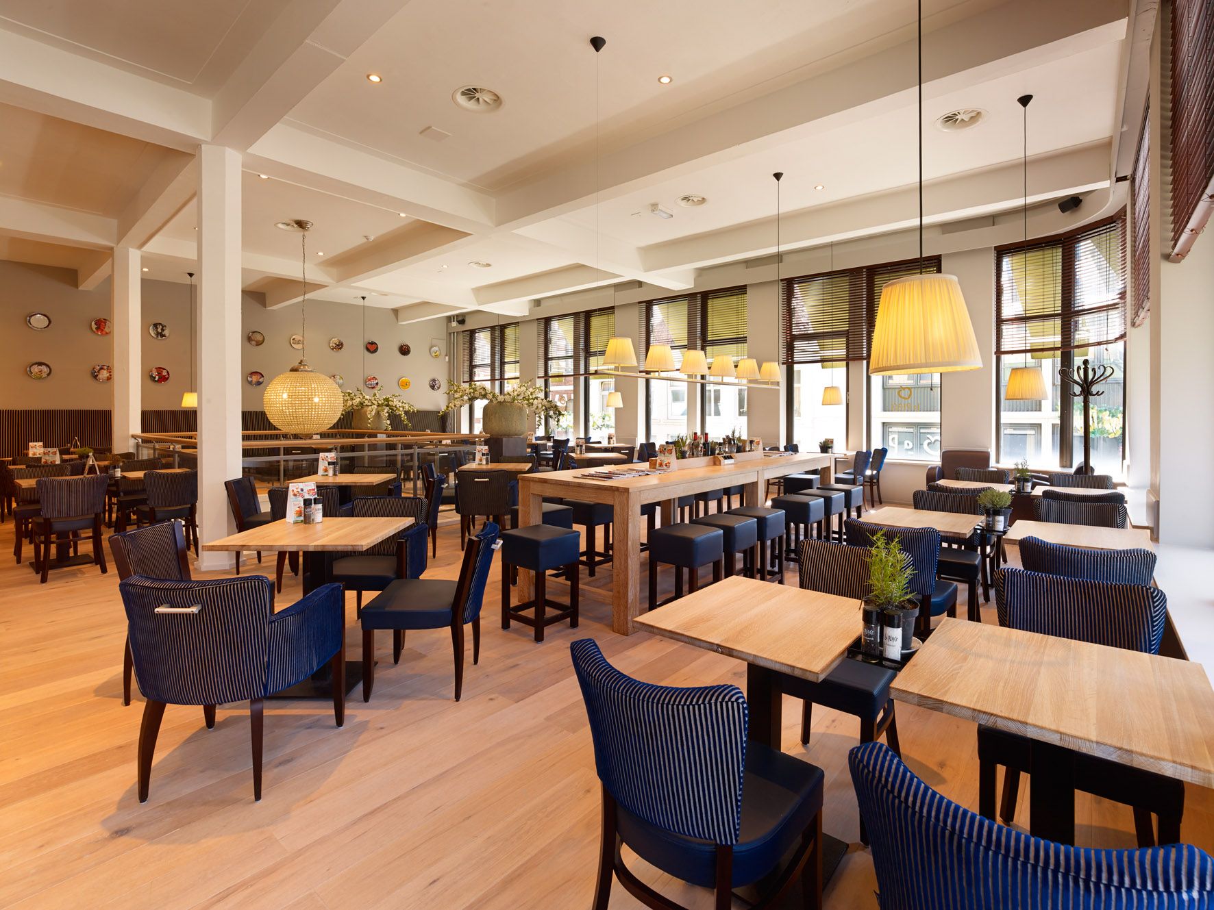 V&D La Place Venlo Barkruk, Cafe stoelen, Restaurant