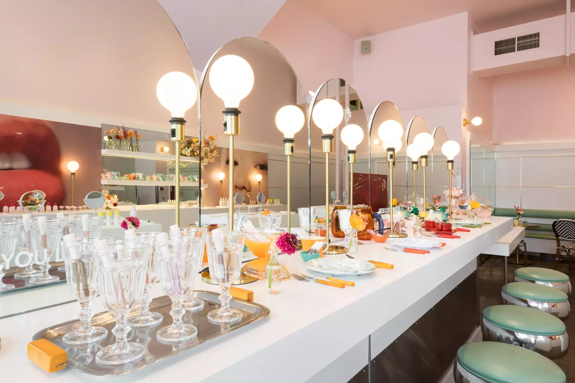 Wonderful Pink Beauty Room Wonderful Pink Beauty Room