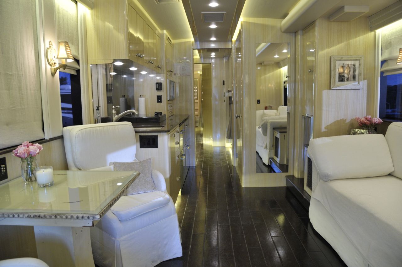 Kellie Pickler S Tour Bus The Main Living Area Inside