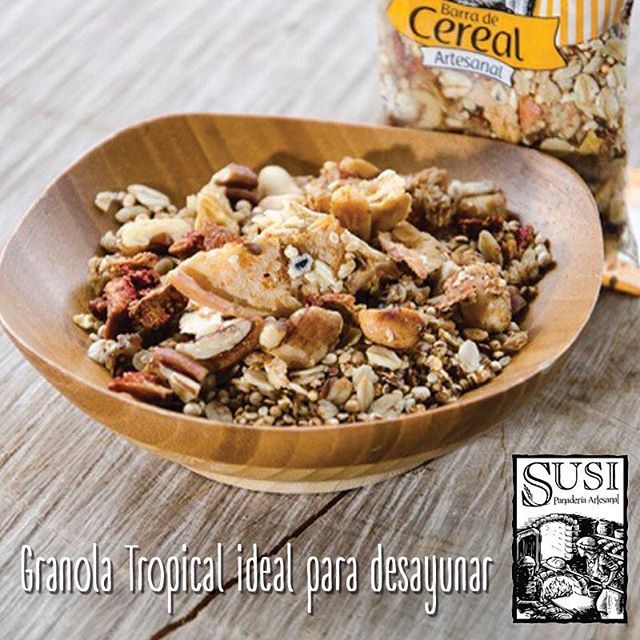 Disfruta de los beneficios de los frutos secos y la avena que encuentras en la #GranolaTropical de #SusiPanaderíaArtesanal ¡Ideal para un delicioso desayuno!. www.susi.com.co. #Susi #Granola #Cereal #Oats #Pan #Bread #Brot #Panadería #SnacksSaludables #ComidaSaludable #Cereales #FrutosSecos #Yummy #Delicious #Tasty #TradiciónAlemana #SinAditivos #Delicioso #Sano #Natural #HealthyFood #NutriciónCreativa Snacks Saludables, Granola, Breakfast, Instagram Posts, Natural, Oatmeal, Eating Clean, Brot, Morning Coffee
