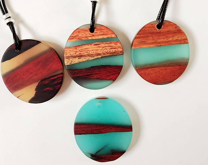 Unique Shape Green Phosphorescent Paint Wood And Resin Necklace Resin Wood Jewelry Glow In The Dark Wood And Resin Necklace