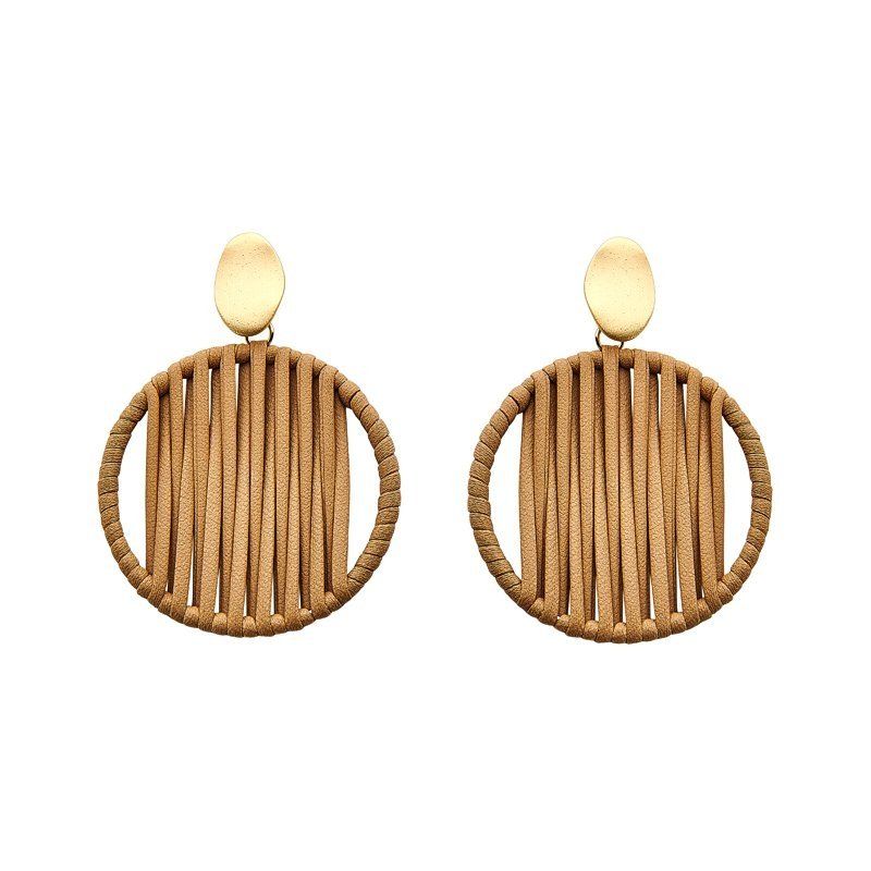 GOUDEN BRUIN STOF GESPANNEN OORBEL Ontdek de stijlvolle GOUDEN BRUIN STOF GESPANNEN OORBEL uit de Biba collectie. De oorbellen zijn vervaardigd uit goudkleurig nikkelvrij metaal . Hieronder tref je andere suggegties uit de Strandhuys sieraden collectie: Outfit, Outfits, Kleding, Clothes