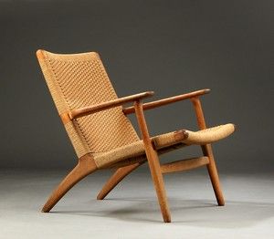 Hans J. Wegner. Lænestol, model CH25 af egetræ, 1960'erne Hans J. Wegner. Lænestol, model CH25 af egetræ, 1960'erne