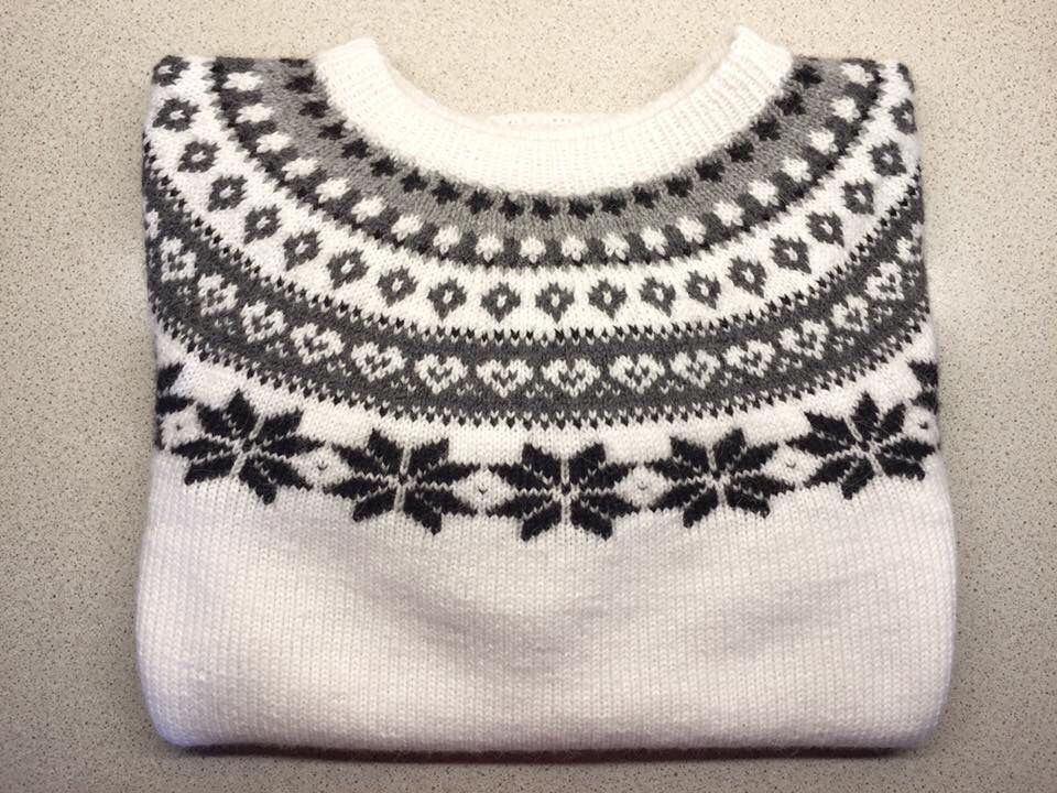 Snøhvit genser strikket i sterk fra du store alpakka Snøhvit genser strikket i sterk fra du store alpakka