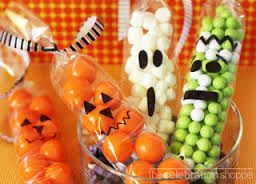 Resultado De Imagem Para Centro De Mesa Halloween Infantil Halloween Party Favors Halloween Goodies Halloween Diy
