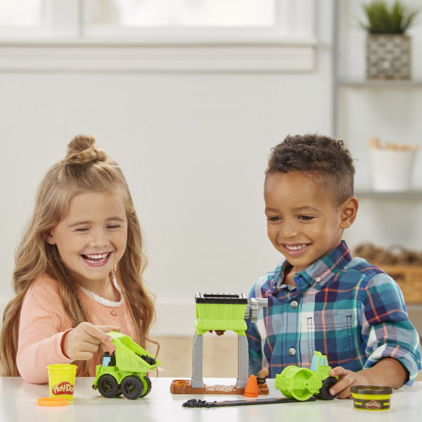Набор Play-Doh Wheels Веселая стройка E4293EU4 Toy Construction Trucks, Construction Vehicles, Trivial Pursuit, Toy Story, Play Dough & Putty, Hasbro Play Doh, Play Doh Colors, Play Doh Fun, Marvel Avengers Toys