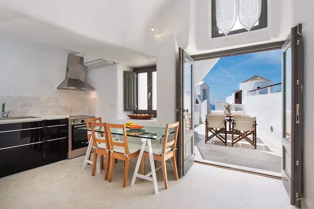 12 Best Airbnb Santorini Rentals — ckanani Greece Honeymoon, Greece Vacation, Greece Travel, Bedroom Loft, One Bedroom, Cheap Hotels In Santorini, Airbnb, Best Hotels In Greece, Cave Hotel