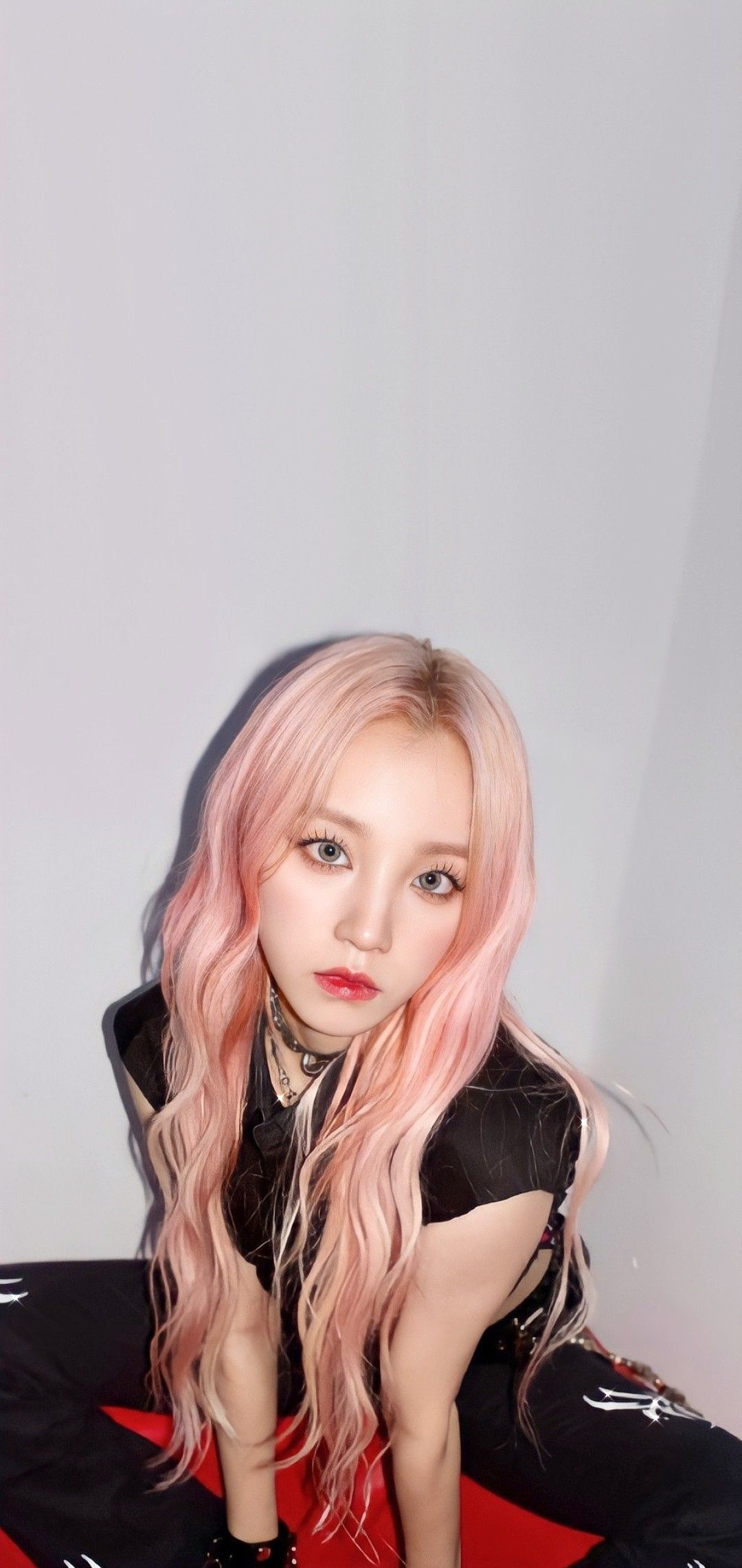 YUQI WALLPAPER Kpop Girls Pink Hair Girl yuqi-wallpaper-kpop-girls-pink-hair-girl