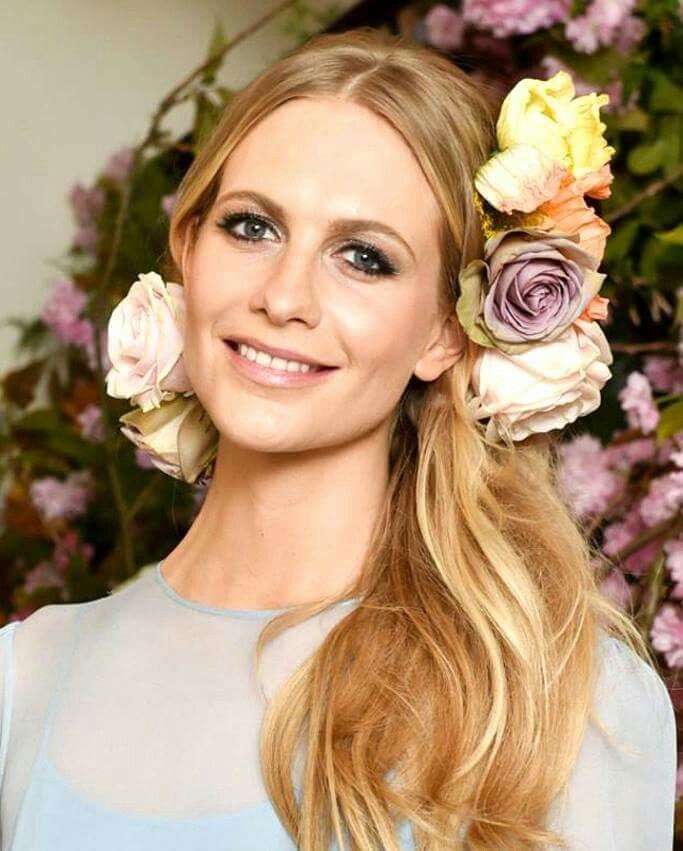 Pin by Soraya Ch on My Hair Beauty trends, Hair makeup, Beauty
