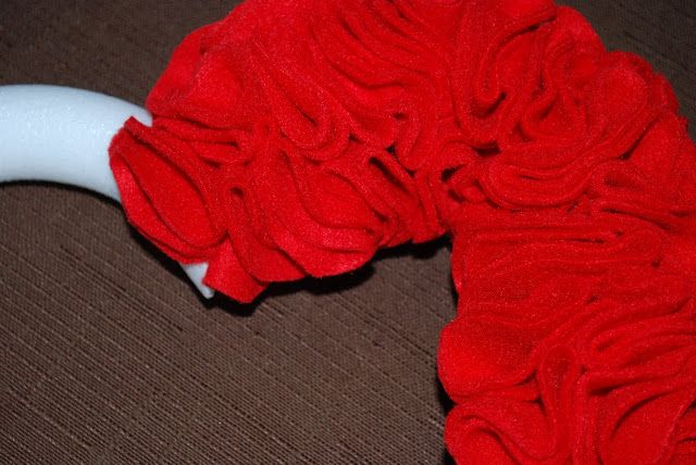 Valentines Day Decor- Felt Heart Wreath - How Swee Valentines Day Decor- Felt Heart Wreath - How Swee