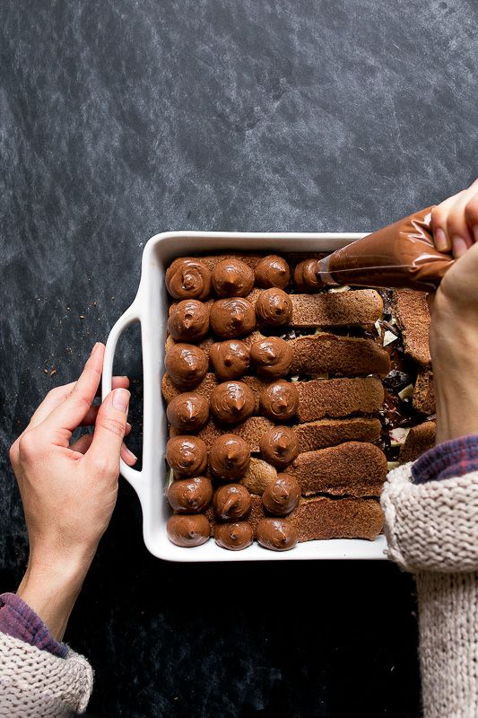 Homemade Chocolate Ladyfingers for Chocolate Tiramisu Menta Chocolate, Chocolate Tiramisu, Homemade Chocolate, Chocolate Recipes, Christmas Food Treats, Christmas Desserts, Fun Desserts, Delicious Desserts, Dessert Recipes