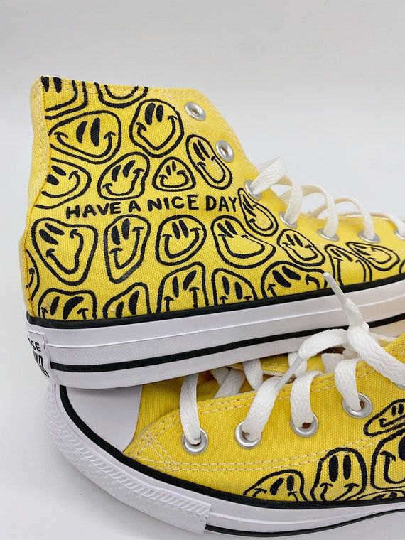 Custom Hand Painted Smiley have a Nice Day Converse | Etsy India Converse Diy, Mode Converse, Custom Converse Shoes, Converse Design, Custom Sneakers Diy, Yellow Converse, Diy Sneakers, Yellow Shoes, Painted Converse High Tops