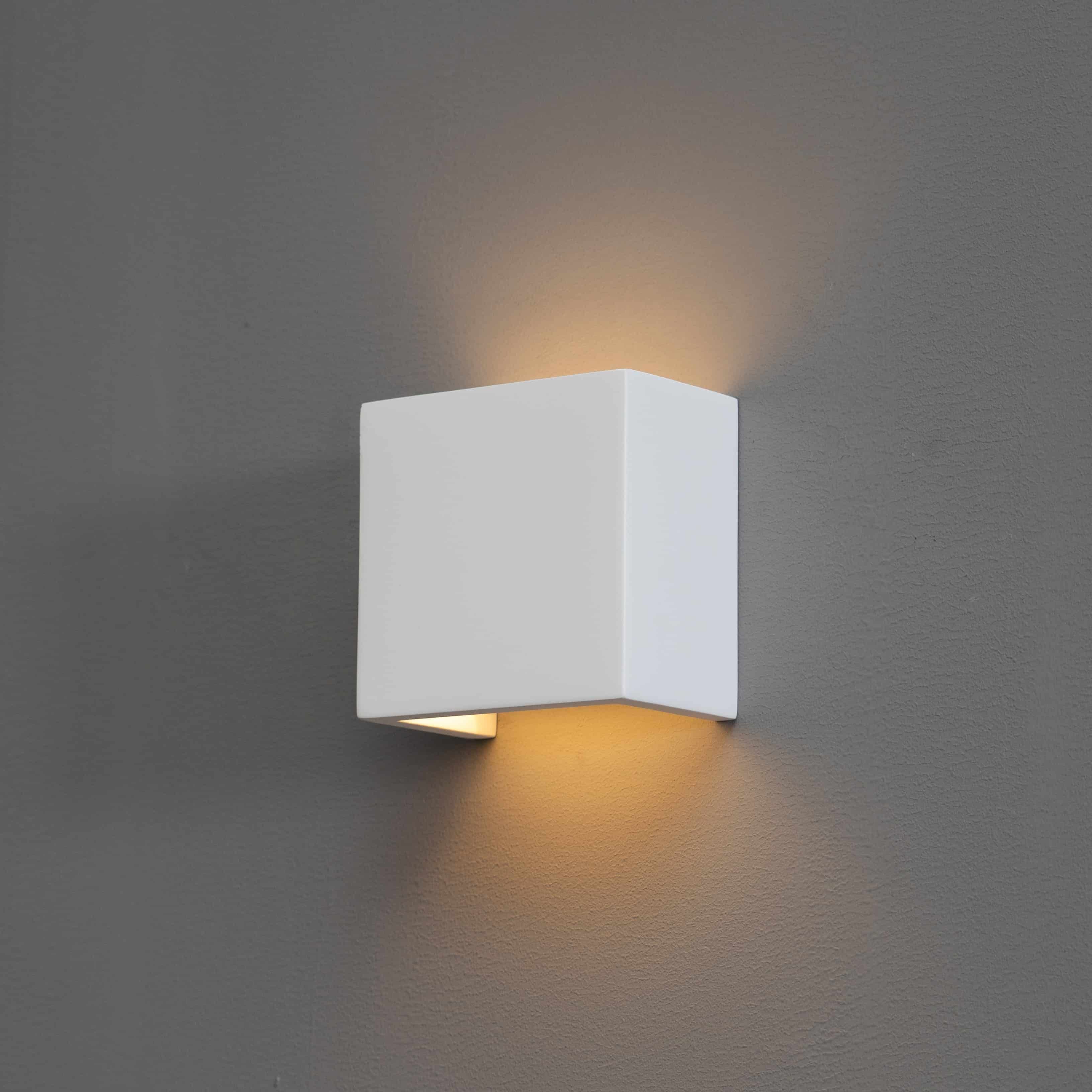 Applique Design Led Cubique Noir Ou Blanc Lumeers Eclairage Du Salon Eclairage Mural Applique Murale Led Applique Murale Led Idees