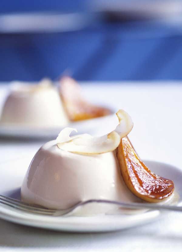 Panna Cotta De Chavroux Aux Fraises A La Verveine Et Coulis De Mangue Coulis De Mangue Alimentation Recettes Gastronomiques