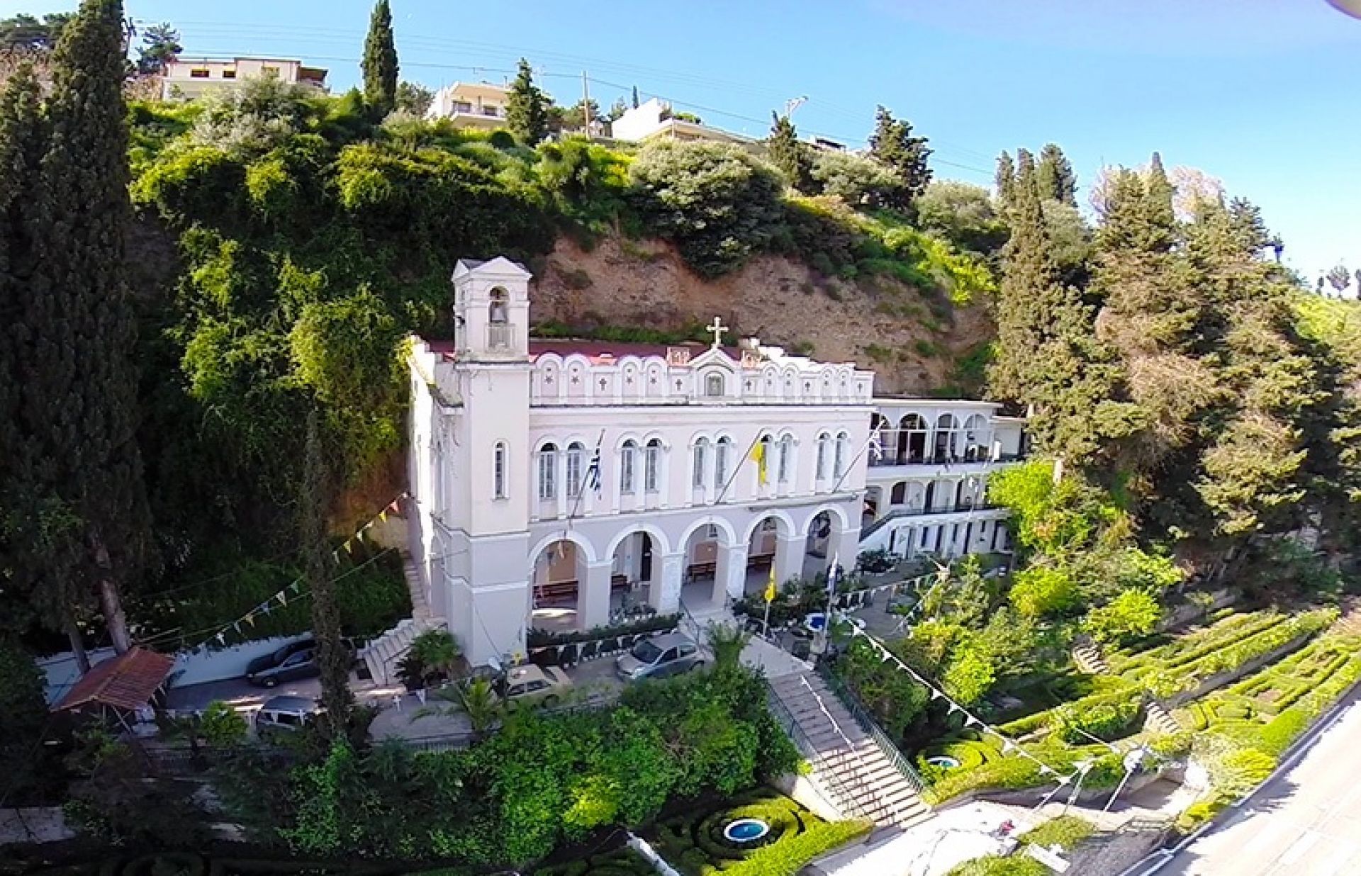 Η Παναγιά της Τρυπητής, η εκκλησία που βρίσκεται στο Αίγιο. Ποια όμως είναι η ιστορία της; Πως πήρε το όνομα της; Περισσότερο από κάθε άλλο ιερό πρόσωπο, ο λαός μας σέβεται και τιμά την Παναγία. Την επικαλείται σε κάθε δύσκολη στιγμή της ζωής, επειδή πιστεύει ότι η Παναγία μεσολαβεί στον Χριστό για το καλό των... Mansions, House Styles, Manor Houses, Villas, Mansion, Palaces, Mansion Houses, Villa