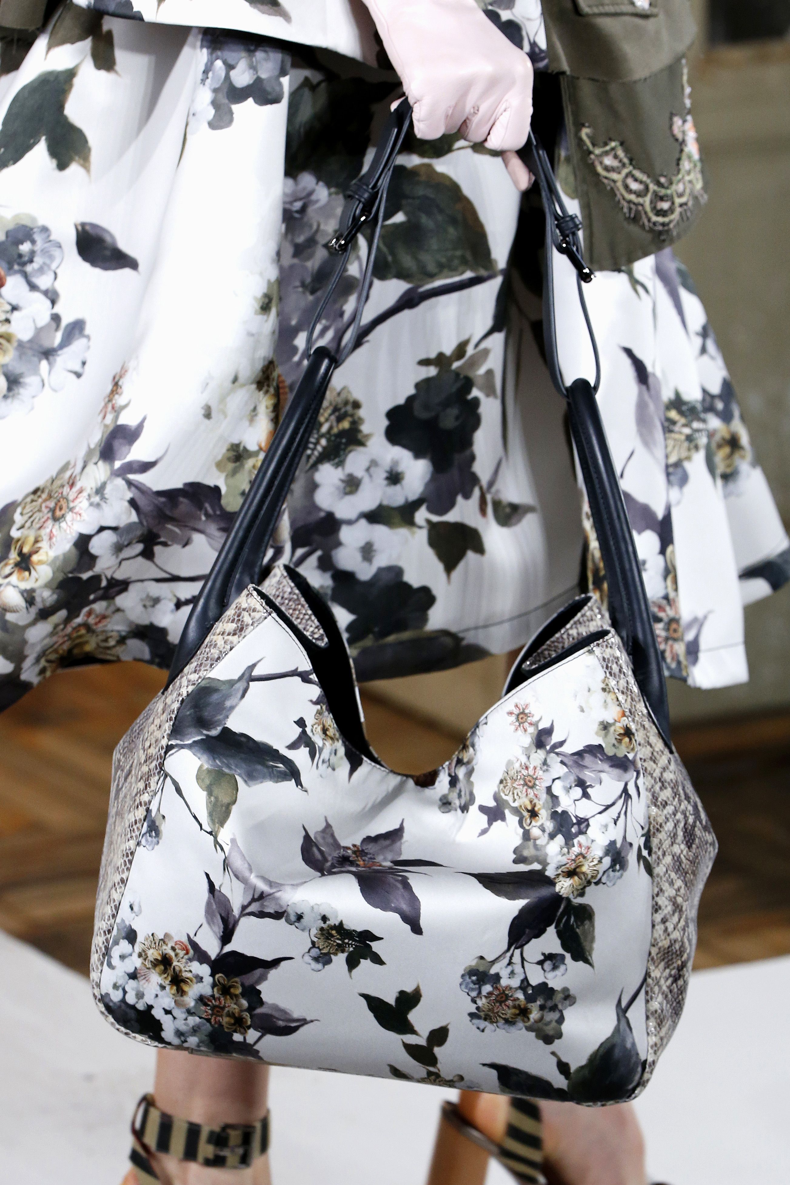 133 Standout Bags From The Spring Summer 2017 Collections Antonio Marras Fashion Handbags Tote Bags Summer Purses And