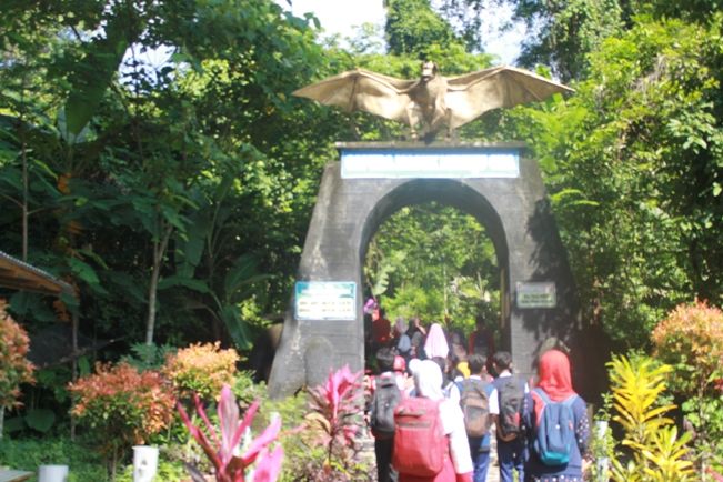Regrann From Kediri Cetar Regrann From Ainunmuzaiyana Jangan Jadikan Bebann Nikmati Prosesnya Air Terjun Sedudo Nganjuk Air Terjun Air Teman