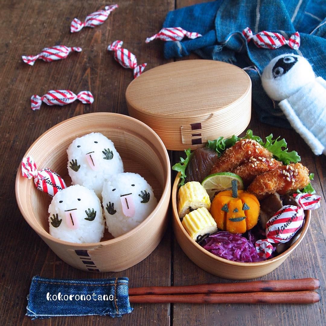Today S Bento ハロウィン弁当 で こんばんは しつこい まぐろカツ 色々きのこのハーブソテー こんにゃくの甘辛煮 山椒風味 かぼちゃマッシュ 海苔入りだし巻き卵 紫キャベツのすだ Bento Bento Box Bento Box Today S Bento ハロウィン弁当 で こんばんは しつこい まぐろカツ 色々きのこのハーブソテー こんにゃくの甘辛煮 山椒風味 かぼちゃマッシュ 海苔入りだし巻き卵 紫キャベツのすだ Bento Bento Box Bento Box
