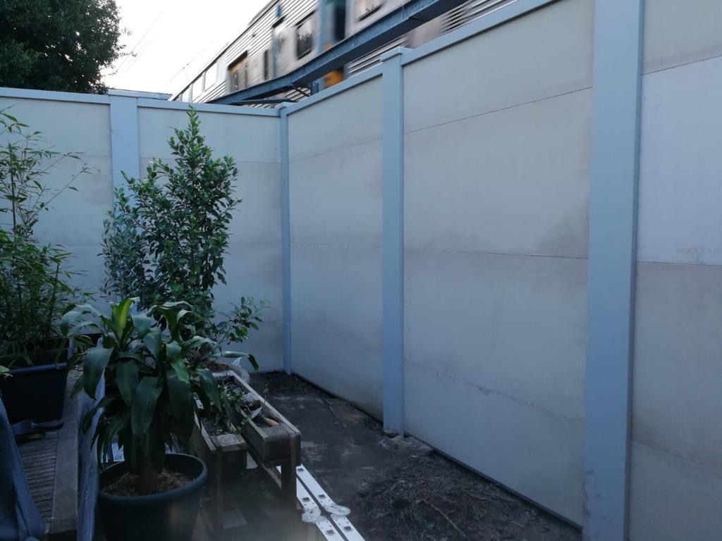 Erskineville courtyard before and after: Making the most of a tight outdoor space Outdoor Dining Spaces, Small Outdoor Spaces, Outdoor Tables, Indoor Outdoor, Outdoor Decor, Small Patio Design, Bamboo Screening, Boundary Walls, Small Courtyards