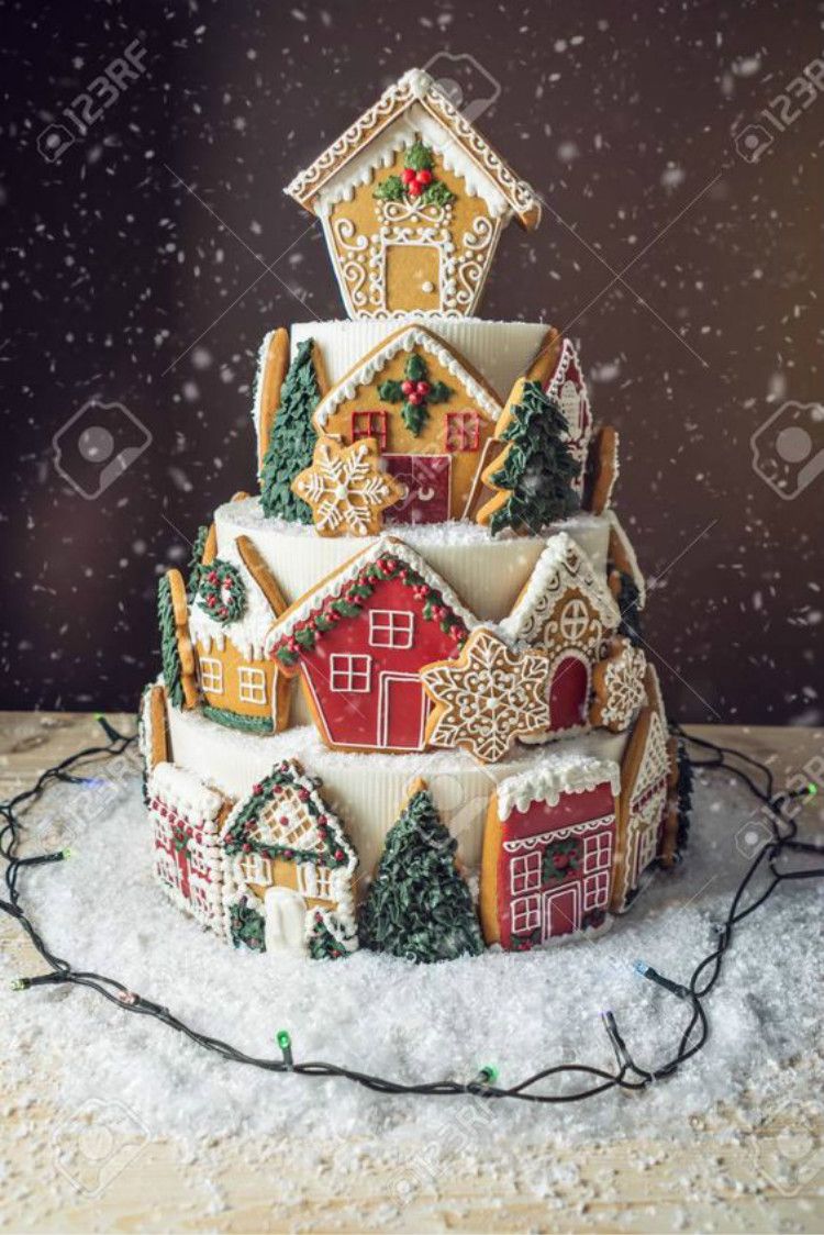 30 Pretty And Adorable Christmas Cakes You Love To Have | Women Fashion Lifestyle Blog Shinecoco.com Christmas Cake Designs, Christmas Cake Decorations, Christmas Sweets, Christmas Cooking, Noel Christmas, Christmas Goodies, Holiday Baking, Christmas Desserts, Holiday Treats