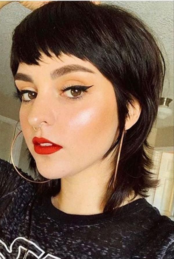 With A Unique Mullet Head Hairstyle, Girls Are Worth