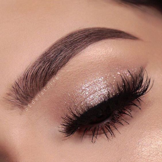 Photo of Atemberaubende Glitzeraugen Make-up Ideen #glittereyemakeup Atemberaubende Glitzeraugen machen …