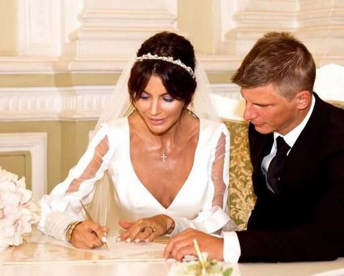 Andreya Arshavina Brosila Zhena Vystupiv Iniciatorom Razvoda Alisa Kazmina Kotoroj Ispolnilos 35 Let Lichno Vystupila Iniciatorom Razryva Zhenshina Leto Kluby