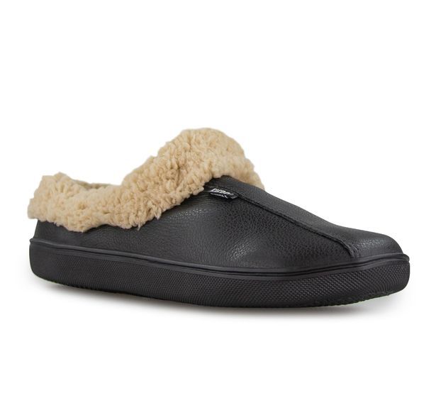 Nada melhor do que manter os pés aquecidos com todo conforto na nossa casa, não é mesmo? Usar uma pantufa de couro forrada em lã é uma ótima opção para te proporcionar essa sensação de aconchego.
A pantufa Rest Good é desenvolvida em couro de altíssima qualidade e forro em lã sintética para o conforto térmico. Confeccionado na cor preta, o modelo unissex é levemente fechado, forrado em toda sua parte interna, com pelos sintéticos à mostra, dando um toque especial ao design e mais proteção térm Slide Slipper, Toque, Slippers, Shoes, Design, Products, Fashion, Fuzzy Slippers, Snuggles
