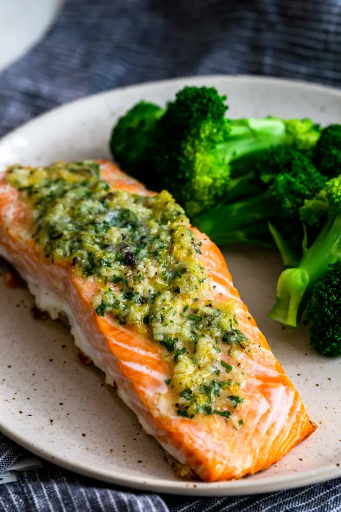 Garlic Butter Baked Salmon - Fox and Briar Easy Casserole Recipes, Crockpot Recipes Easy, Keto Recipes Easy, Healthy Dinner Recipes Easy, Vegetarian Recipes, Cooking Recipes, Foodie Recipes, Best Salmon Recipe, Baked Salmon Recipes