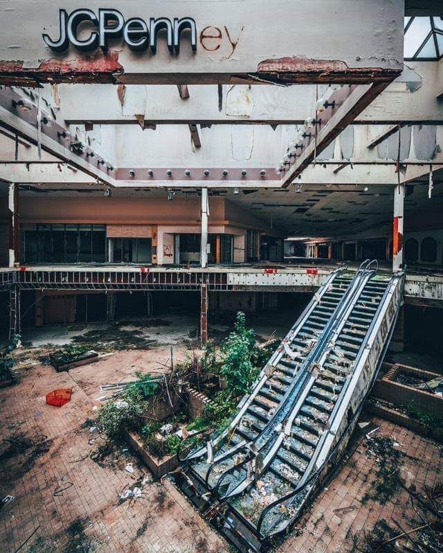 The Hawthorne Mall How The Abandoned Plaza Looks In 2021 Ghost Town the-hawthorne-mall-how-the-abandoned-plaza-looks-in-2021-ghost-town