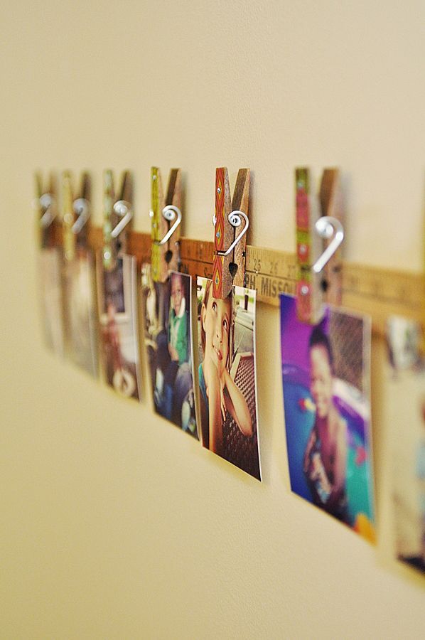 Was für eine lustige und kreative Art, Fotos anzuzeigen! Sie können das Dekor in Ihrem Zuhause anpassen oder mit der Jahreszeit wechseln #grandparentphoto