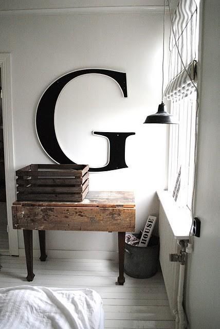 Interior design / The Design Chaser: Letter Love — Designspiration Home Interior, Interior And Exterior, Vintage Interior, Interior Architecture, Interior Decorating, Giant Letters, Large Letters, Casa Diy, Living Spaces