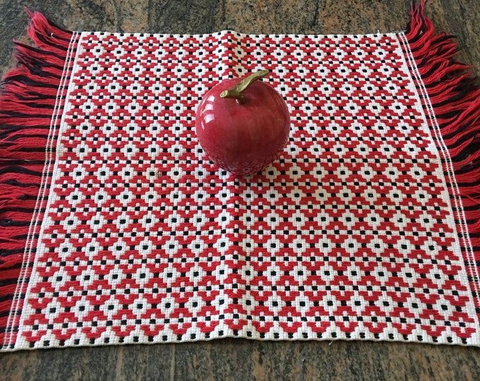 Doily Tulip Doily Table-Cover Centerpiece Handmade Doily | Etsy Large Table, Craftswoman, Table Covers, Crochet Doilies, Tulips, Centerpieces, Delicate, Shapes, Handmade