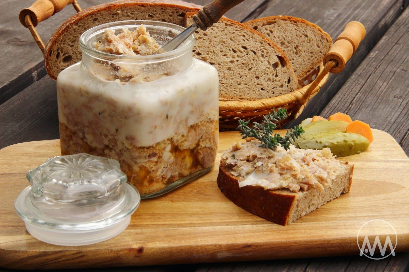 V kuchyni vždy otevřeno ...: Rillettes s tymiánem a česnekem No Salt Recipes, Appetizer Snacks, Preserves, Camembert Cheese, Banana Bread, Crockpot, Slow Cooker, Buffet, Food And Drink