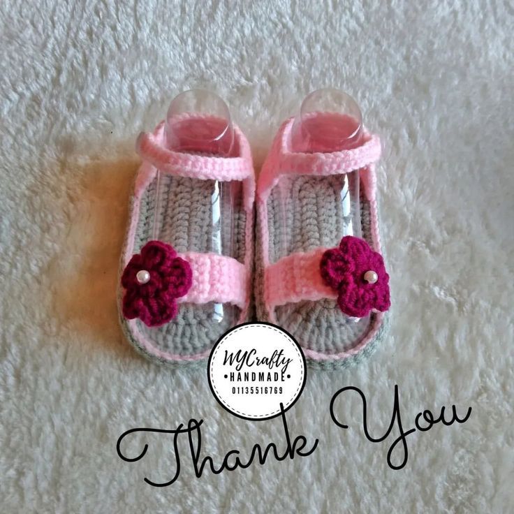 Crochet Baby Poncho, Crochet Baby Booties, Crochet Christmas Decorations, Christmas Crochet, Crochet Fingerless Gloves, Unique Crochet, Mittens, Designer Shoes, Decor Design