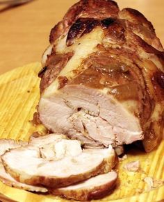Вкусняшкино - Рулет из свинины с молодым чесноком и соусом Наршараб. Pork Recipes, Chicken Recipes, Cooking Recipes, Pork Roll, Romanian Food, Russian Recipes, Recipe Collection, Carne, Seafood