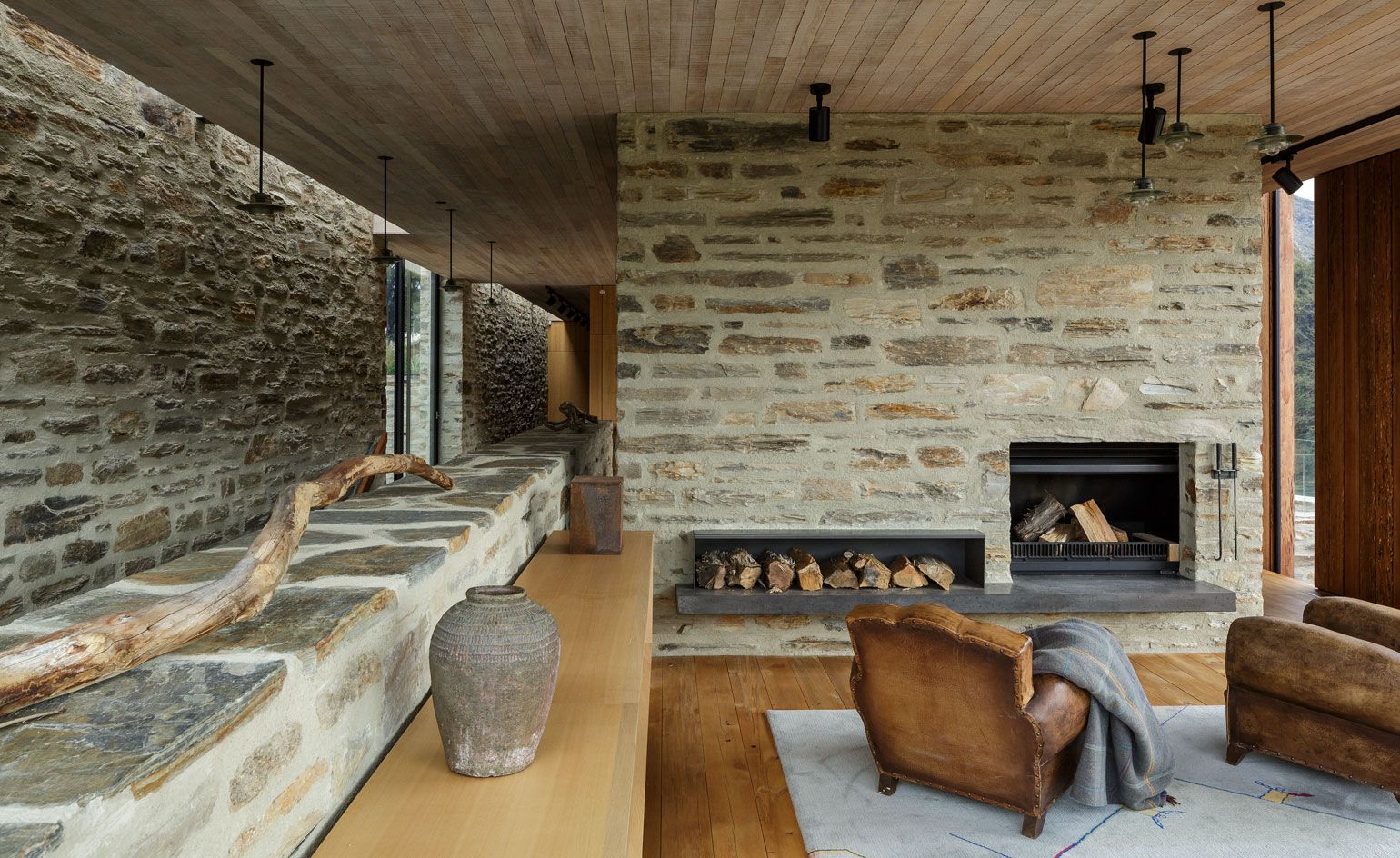 moderne architektur haus tapete schöner wohnen rta studio designs sustainable mountain lodge at one with its scenic setting in new zealand architecture wallpaper magazine moderne architektur haus tapete schöner wohnen rta studio designs sustainable mountain lodge at one with its scenic setting in new zealand architecture wallpaper magazine