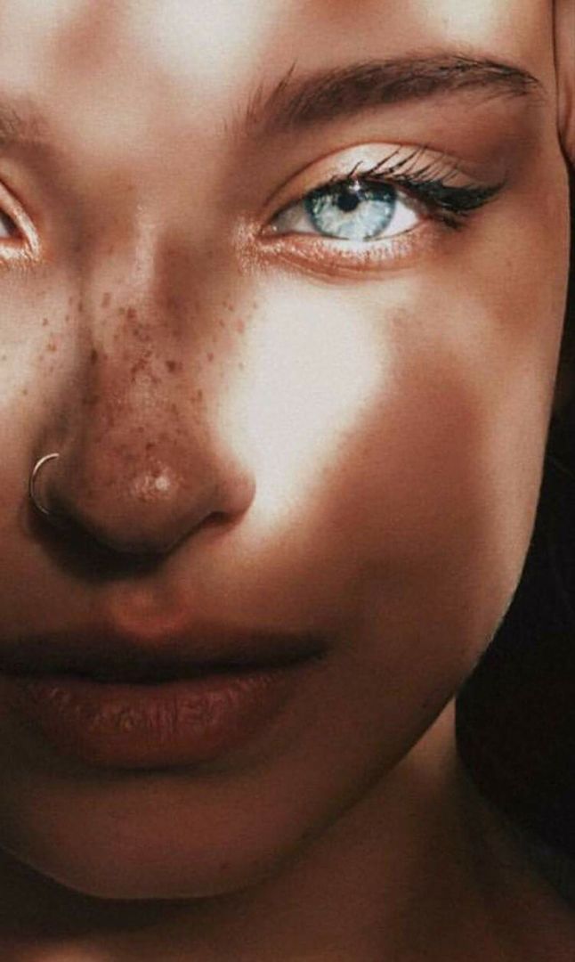 Wunderschönes Mädchen mit hellblauen Augen - #Augen #hellblauen #Mädchen #mit...