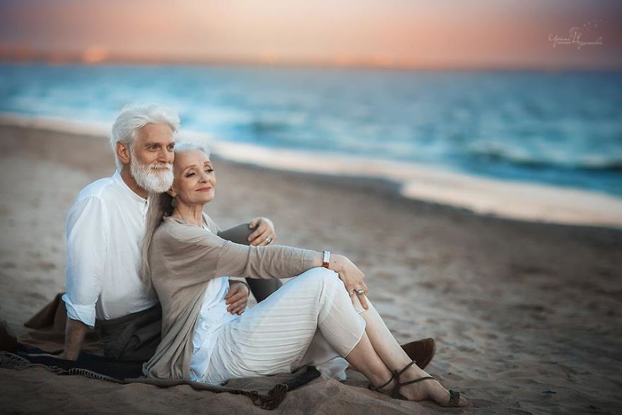 Esta Fotógrafa Rusa Retrató A Una Bella Pareja De Ancianos Para Mostrar Que El Amor Va Más Allá