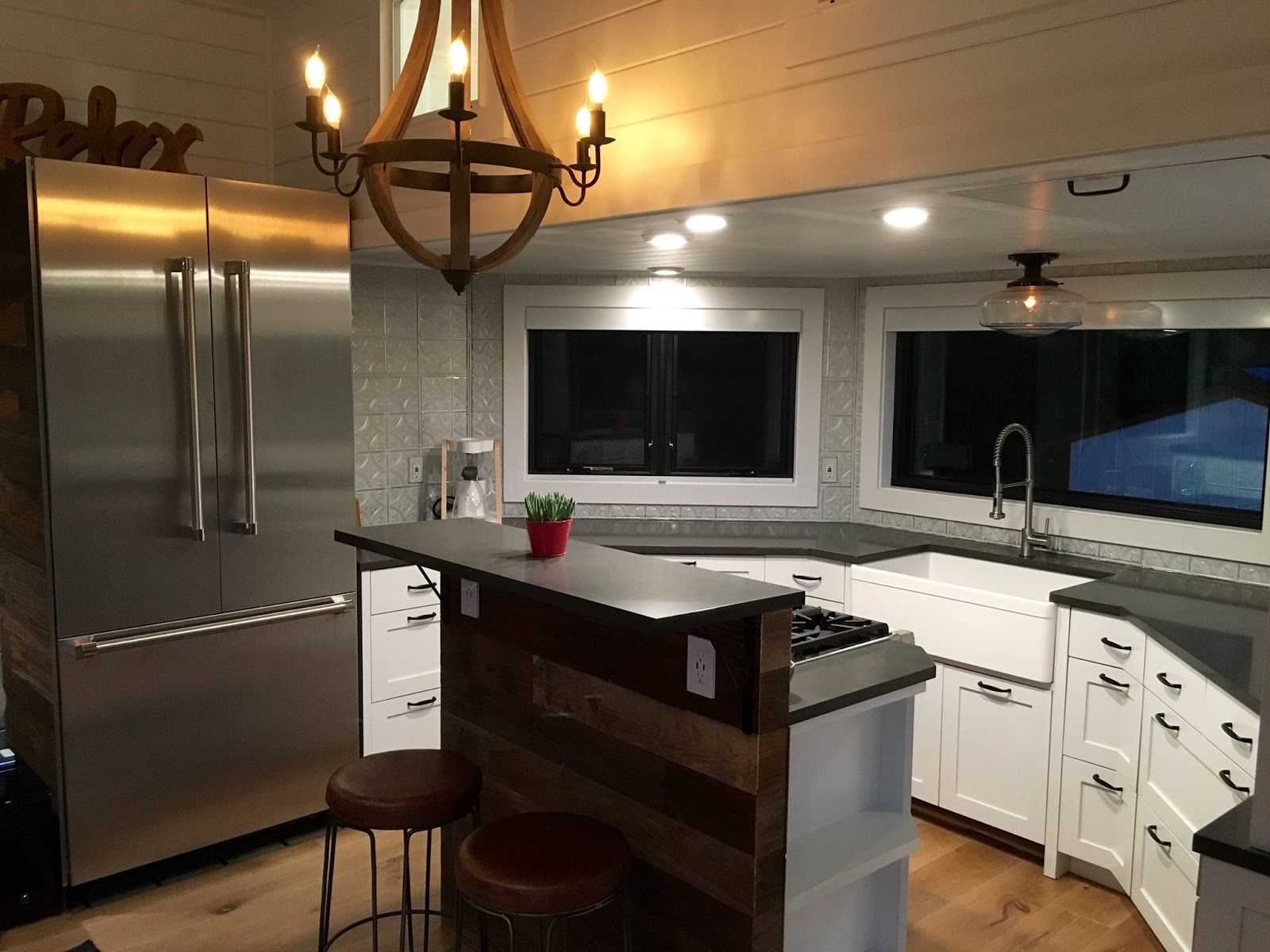Hawaii Housetiny Heirlooma Spacious Kitchen And Sectional Fascinating Kitchen Design Hawaii Inspiration Design Hawaii Housetiny Heirlooma Spacious Kitchen And Sectional Fair Kitchen Design Hawaii Decorating Inspiration