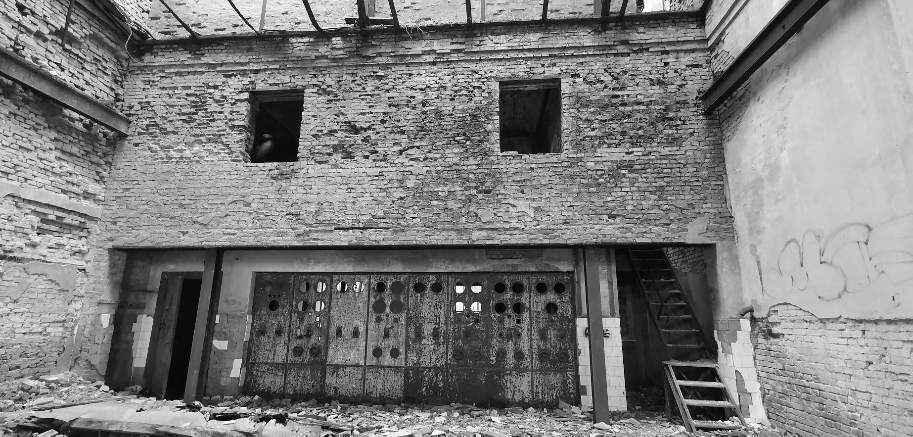 This factory were build in 1925. In 1933 there were a huge explotion causing the lives of two workers. The factory were rebuild and contiued production in 1933. When production were at it's highest, there were a bit over 600 workers. unfortunate as demand of their product decreased, in 1966, the factory had no other choise than to close down. #urbex #urbanexploration #abandoned #decay #abandonedplaces #urbexphotography Places In Europe, Places Around The World, Around The Worlds, Abandoned Asylums, Abandoned Buildings, Derelict Places, Abandoned Places, Eldorado Canyon, Desert Places