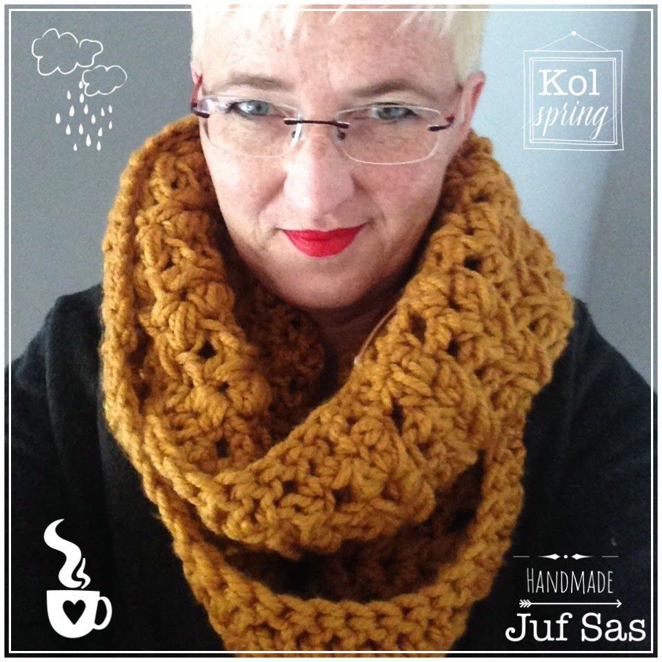 Colshawl Spring handmade by juf Sas met gratis haakpatroon Knitted Shawls, Crochet Scarves, Scarf Hat, Granny Square, Poncho, Plaid, Knitting, Handmade, Fashion