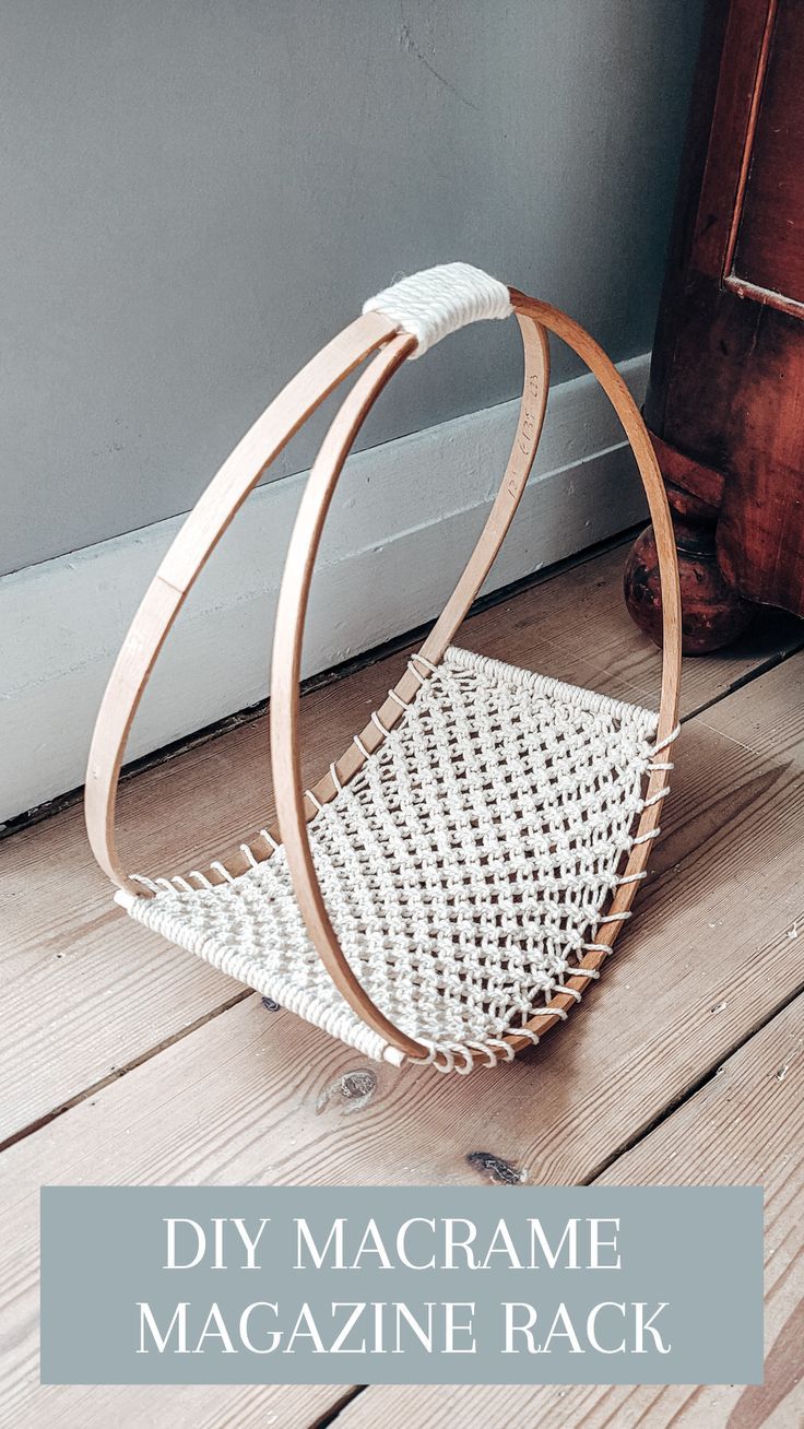 Create your own unique Macrame magazine holder by using only two basic knots. #macrame #diymacrame #diymacrameideas #macramedesign #macrameproject #macramemagazinerack Macrame Hoop, Macrame Hanger, Macrame Decor, Macrame Ideas, Macrame Design, Macrame Projects, Macrame Knots Pattern, Macrame Patterns Tutorials, Macrame Tutorial