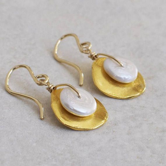 Gold Earrings With White Pearl And Gold Earrings With White Pearl And Unusual Roca Jewelry Designs