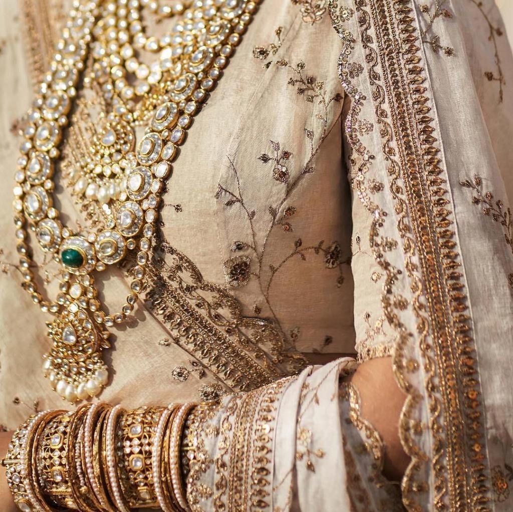 Sabyasachi Lehenga Bridal, Bridal Lehenga Red, Sabyasachi Mukherjee, Red Lehenga, Lehenga Choli, Lehnga Dress, Chaniya Choli, Anarkali, Indian Bridal Outfits