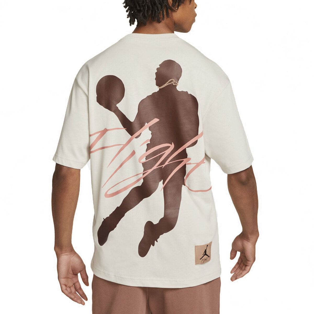 La remera jordan flight heritage está confeccionada con algodón de alta densidad estructurado en un ajuste relajado. lleva explosionada en la parte posterior la inscripción 'flight' texturizada sobre un estilo estilizado de una famosa imagen de michael jordan. Jordans, Heritage, Mens Graphic, Nike, Mens Tops, T Shirt, Products, Fashion, Style