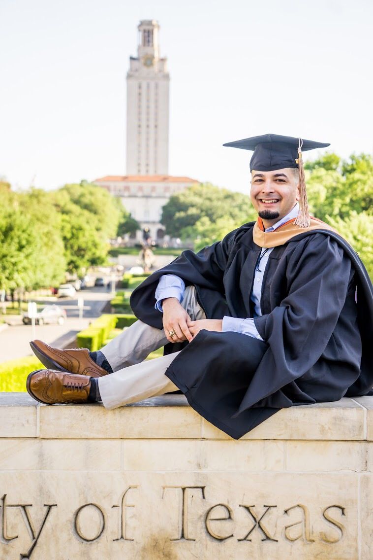 university-of-texas-graduation-pictures-grad-cap-ut-austin-senior-photos-graduation